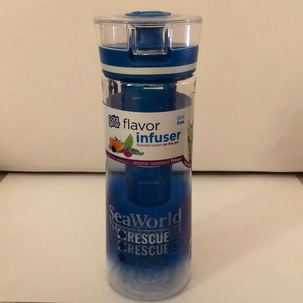 Coolgear SeaWorld Rescue flavor infuser bottle